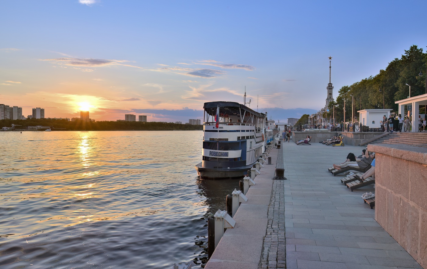 В Северном речном порту