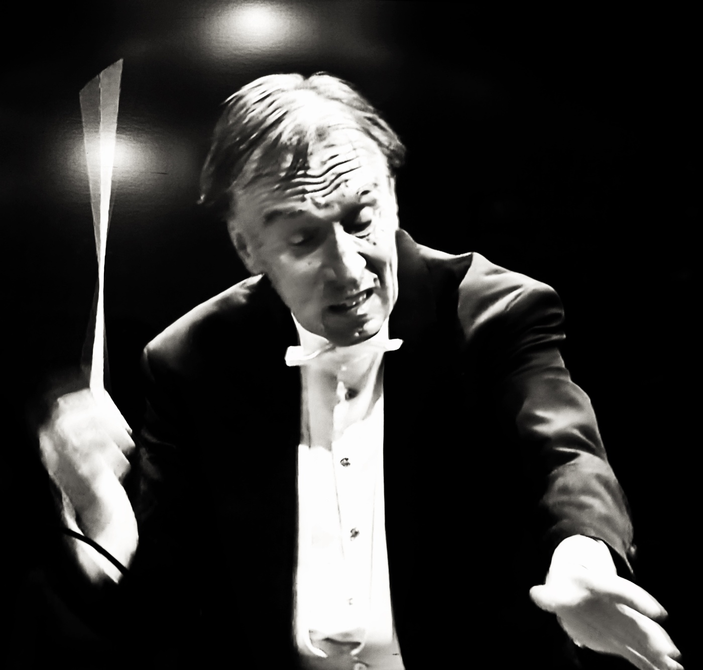 "Я слушал музыку, следя за дирижером ..."