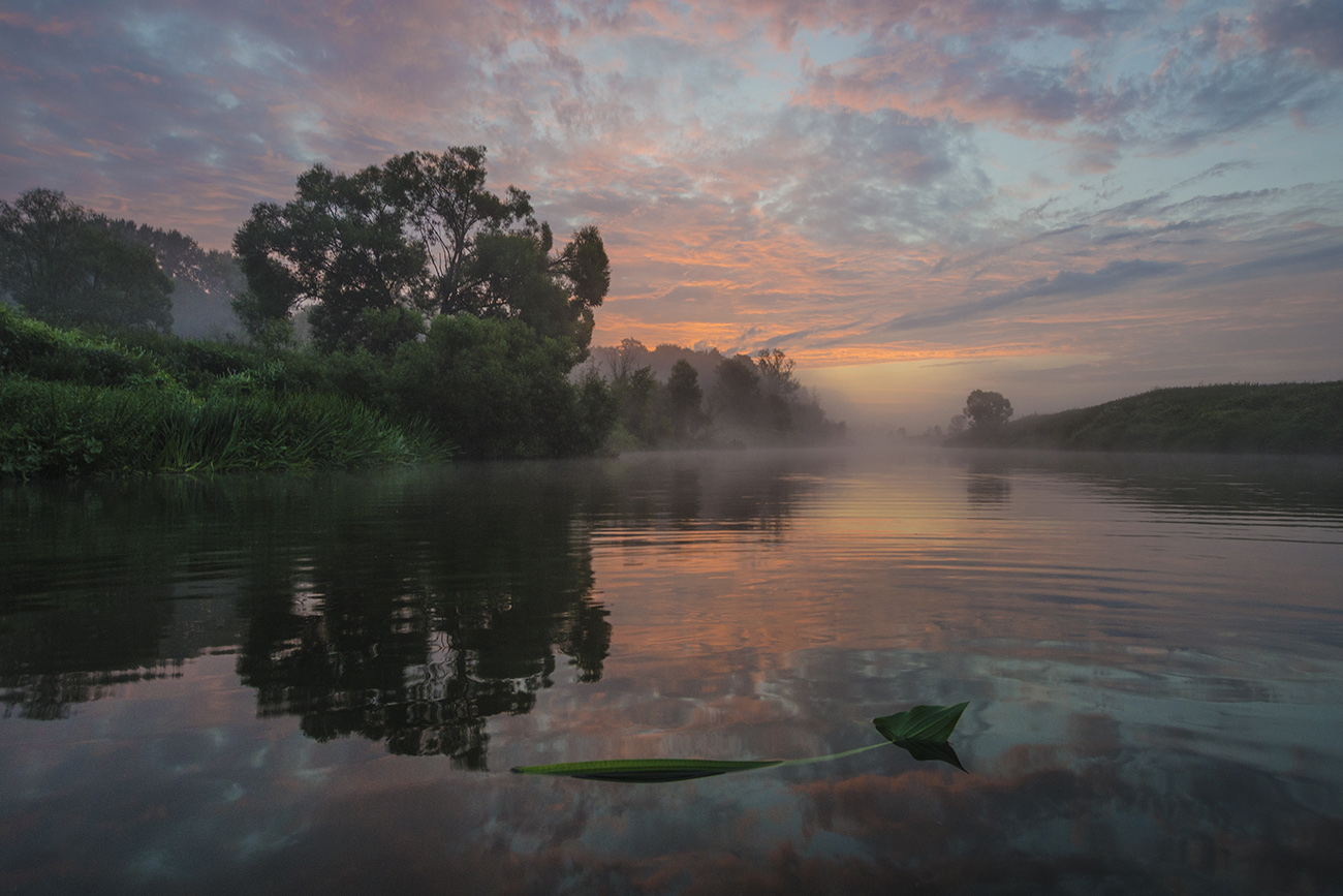 В утреннем небе спят облака