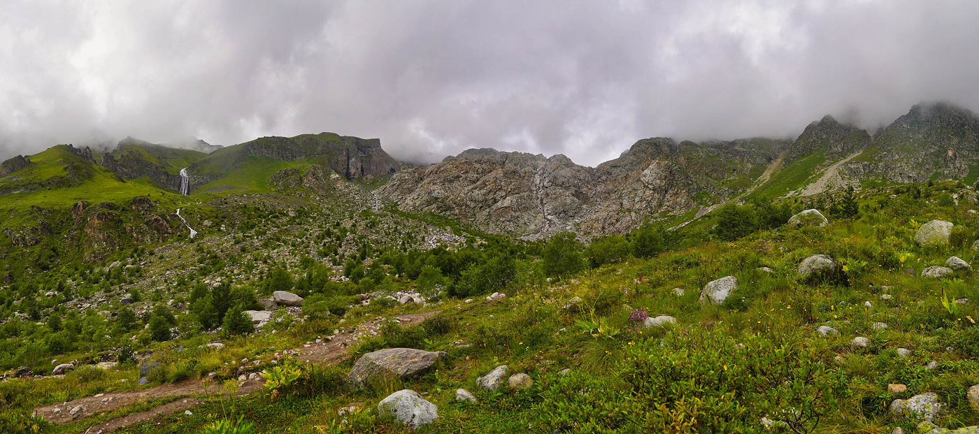 В ущелье реки Терскол