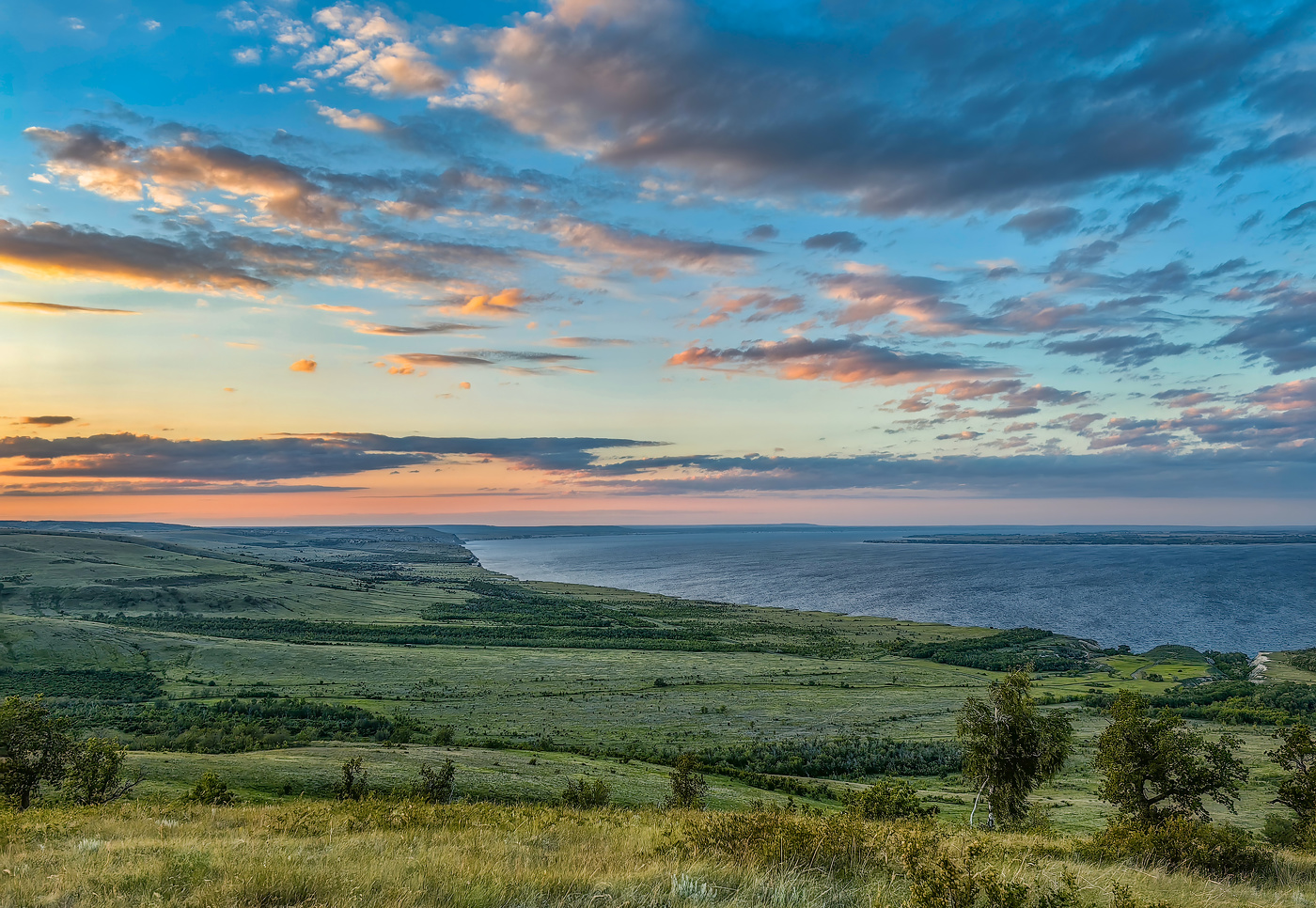 Волжские просторы, лето.