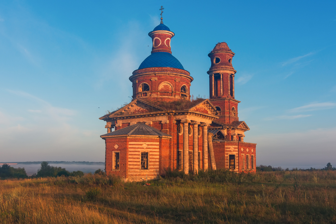 Знаменская церковь на восходе