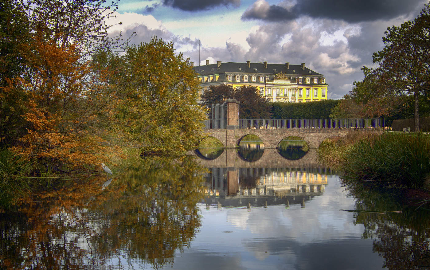 Замок Аугустусбург с мостом