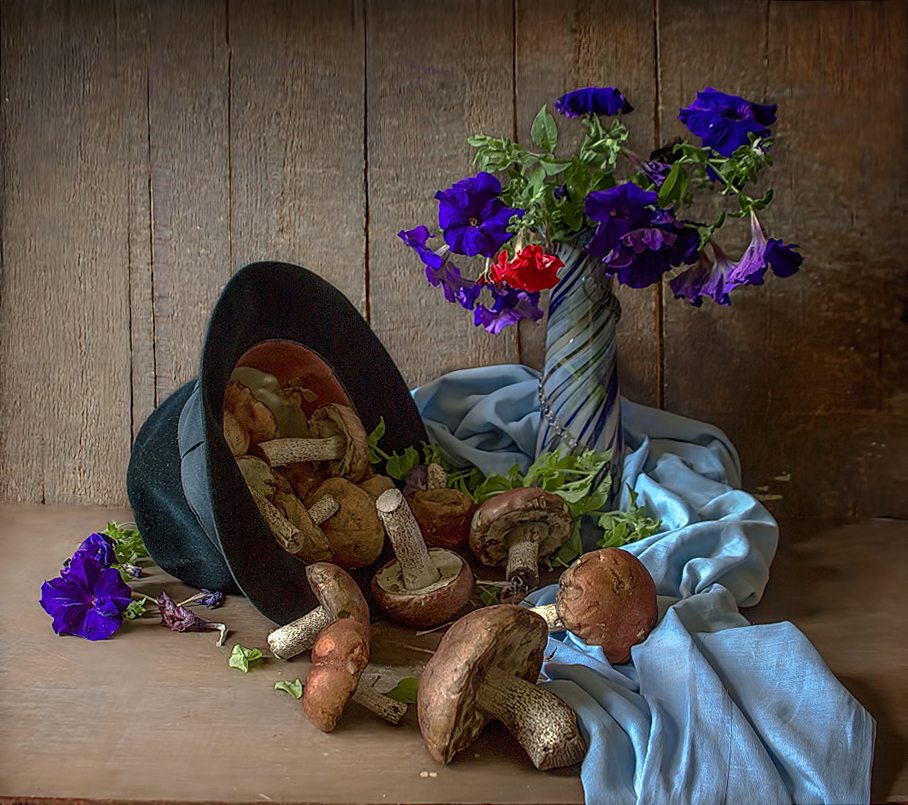 Для милой я и в шляпе принесу.