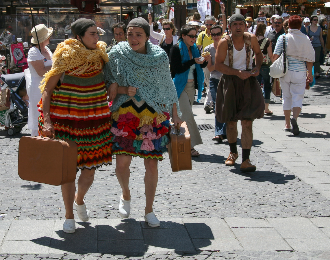 А ну ка убери чемоданчик