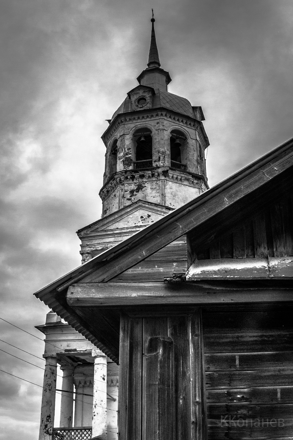 Дом у церкви