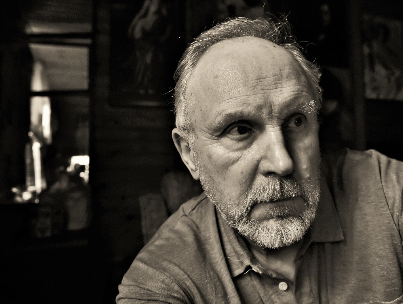 "Я сам из тех, кто спрятался за дверью ..."