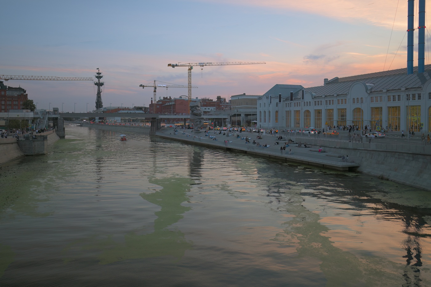 С видом на ГЭС-2