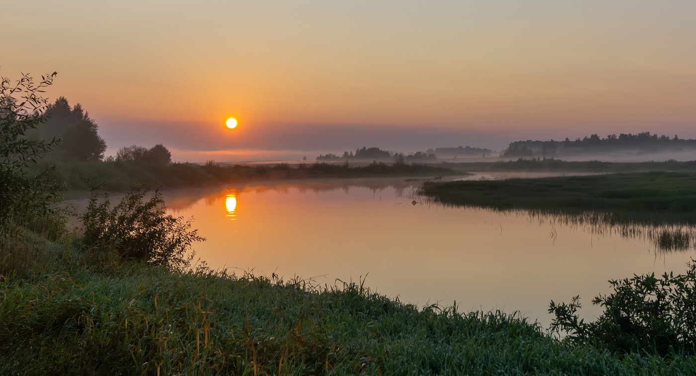 восход на пруду