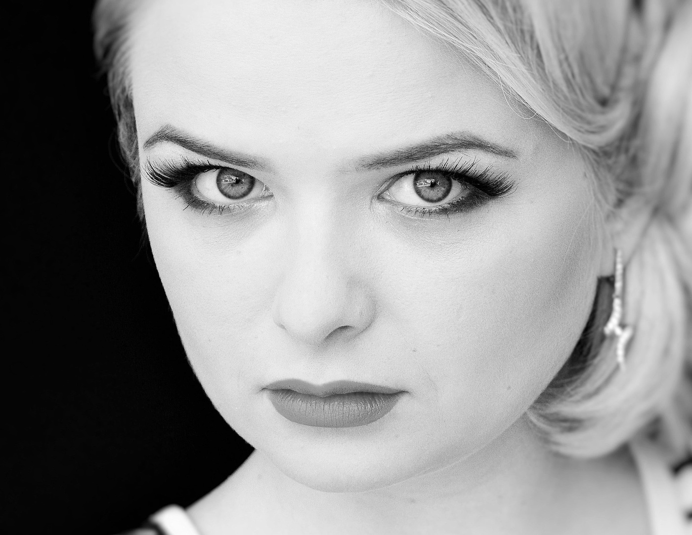 "Всего один к тебе вопрос... Где раздают глаза такие?"