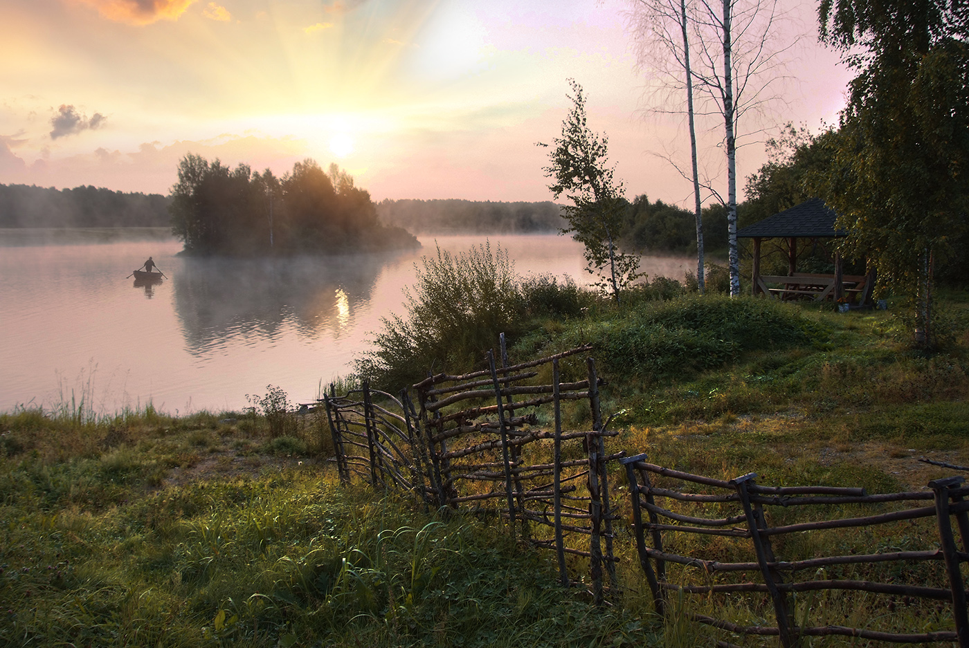 На рассвете.