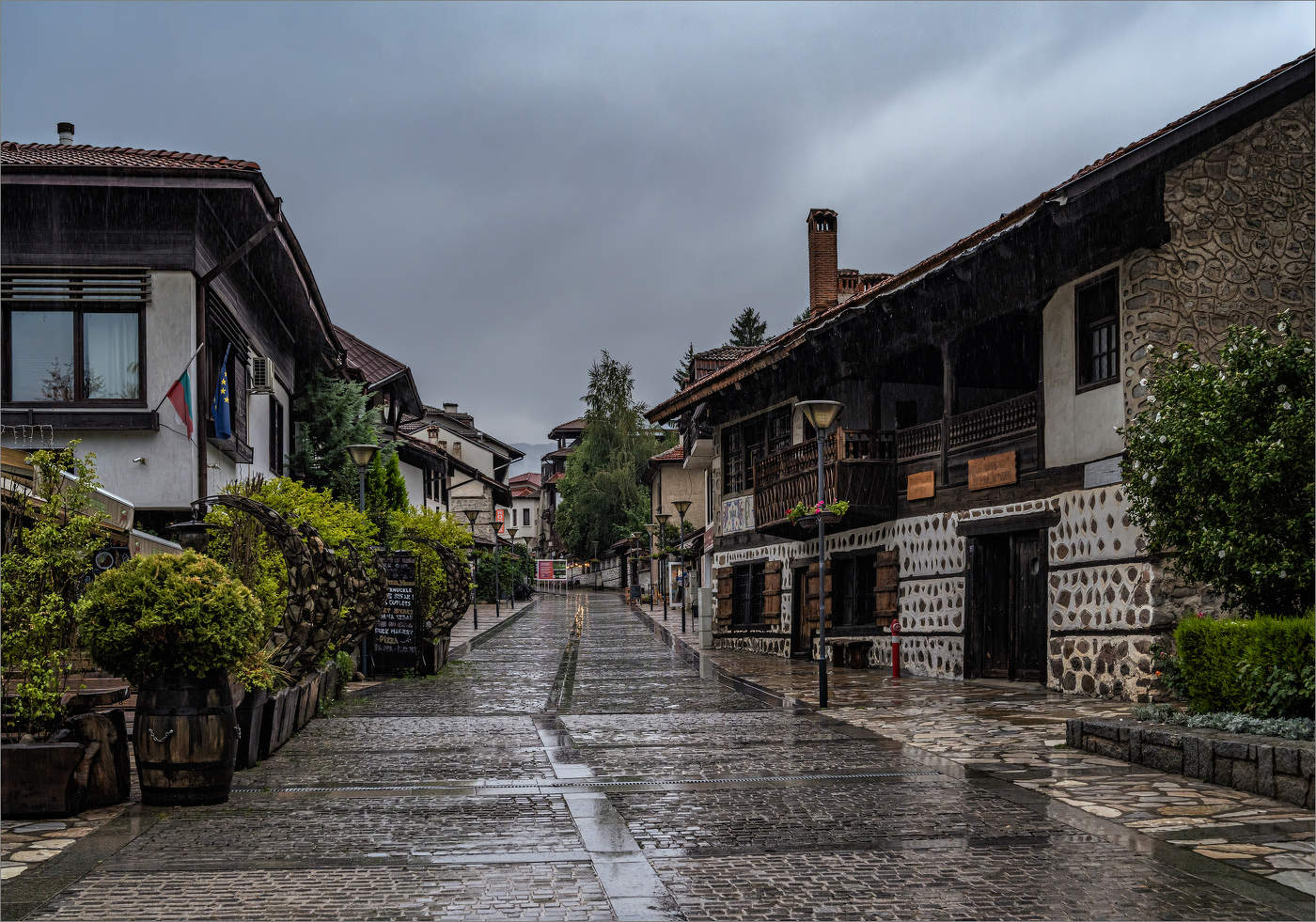 В Банско дождь