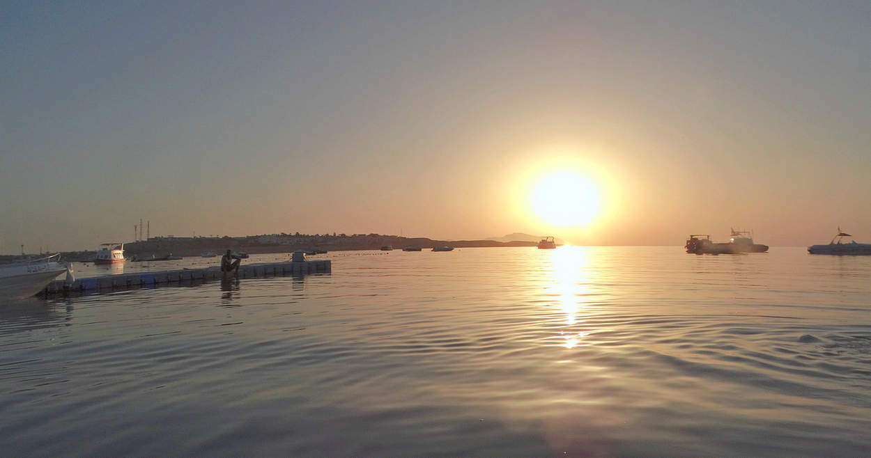 Ласковое утреннее солнце на море