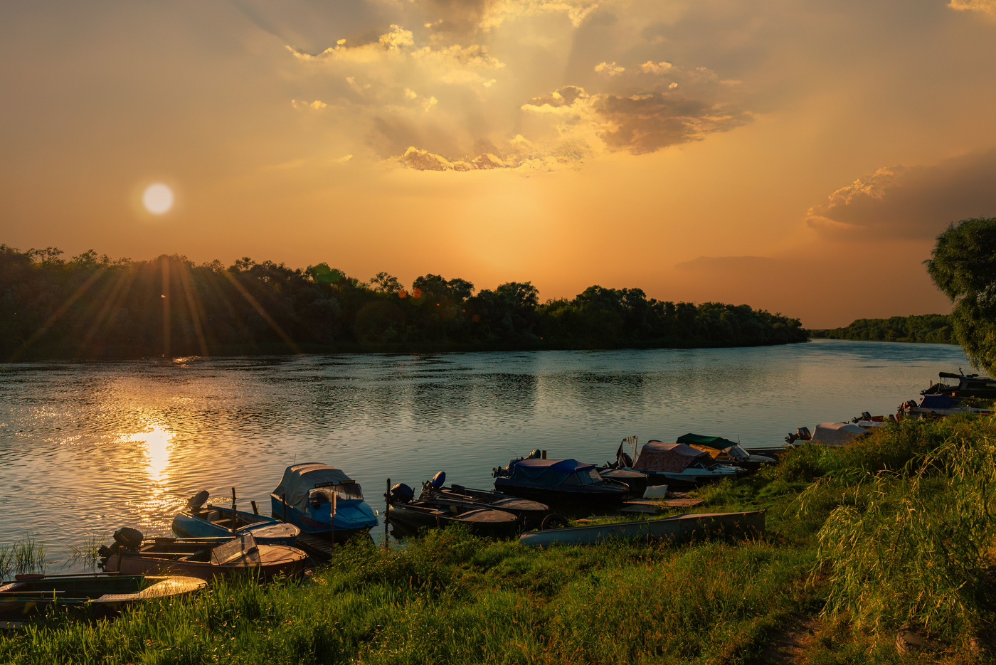Сколько лодке не плыть, а у берега быть.