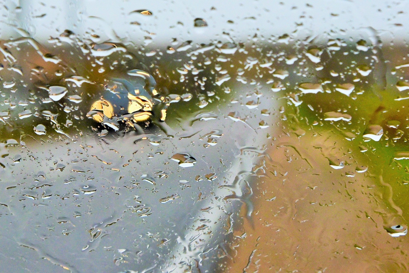 "Осень нависла над каждой дорогой ..."