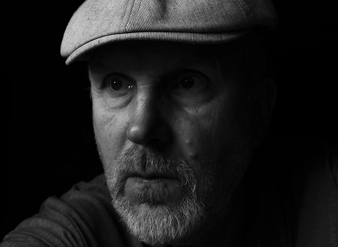 "Всему мы в жизни знаем твердо цену ..."