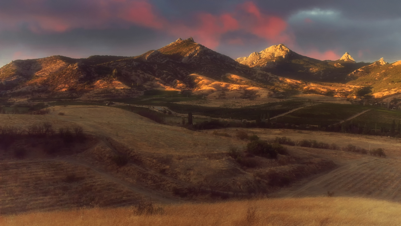 "Кара-Даг в лучах заката"