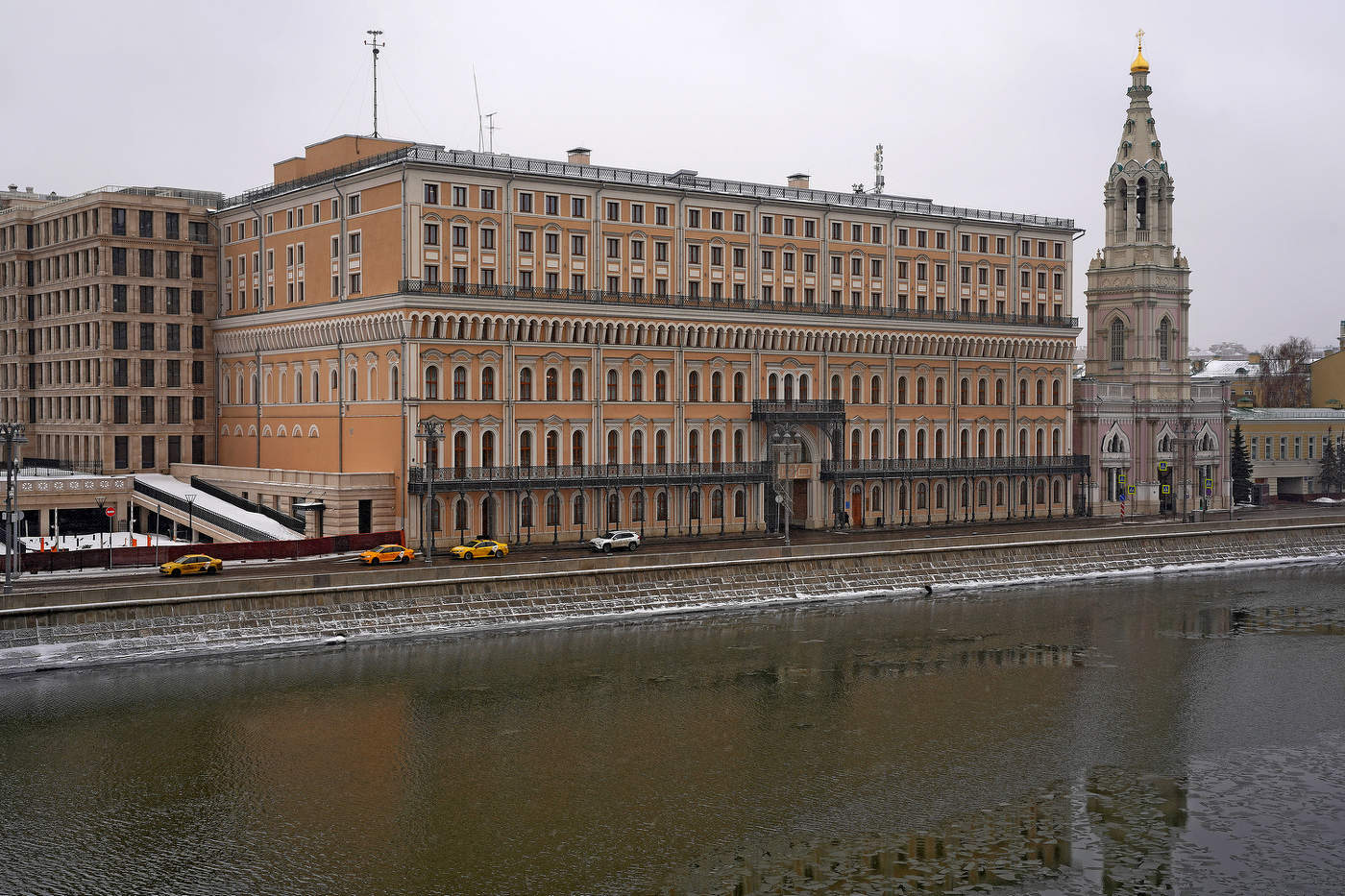 Софийская набережная