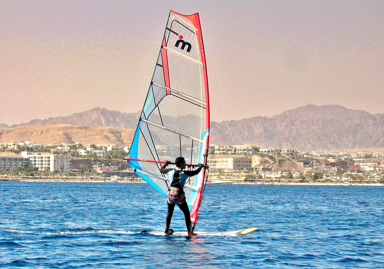 Под парусом по морю