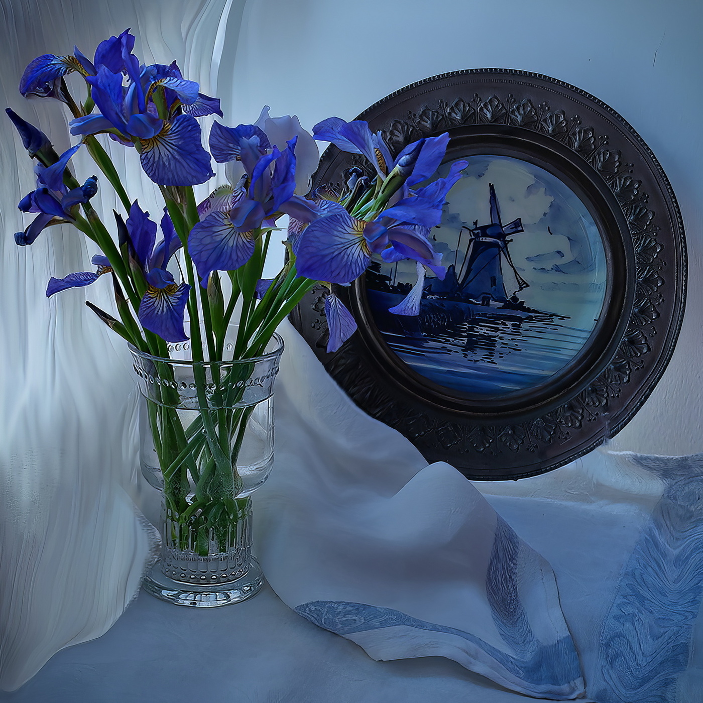 С ирисами и голландским блюдом