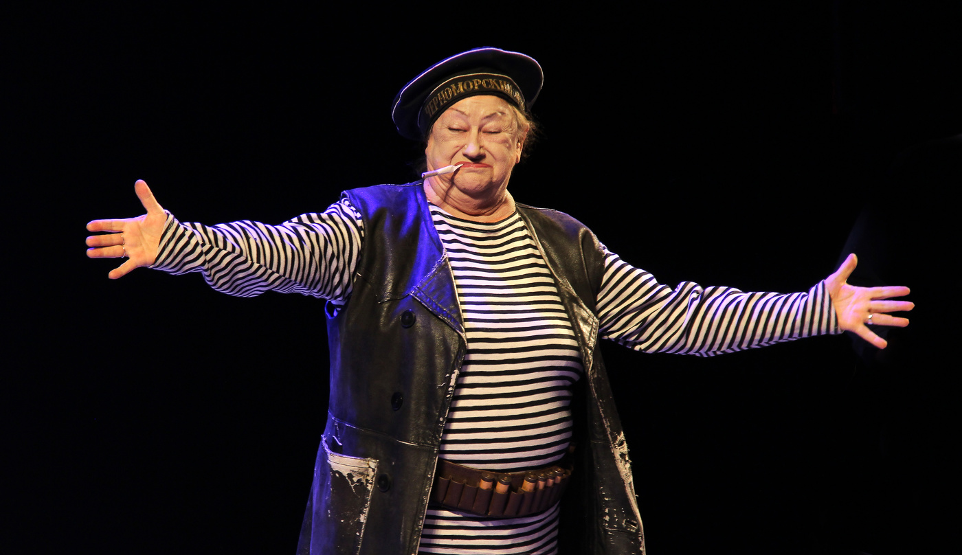 "Я моряк красивый сам собою..."