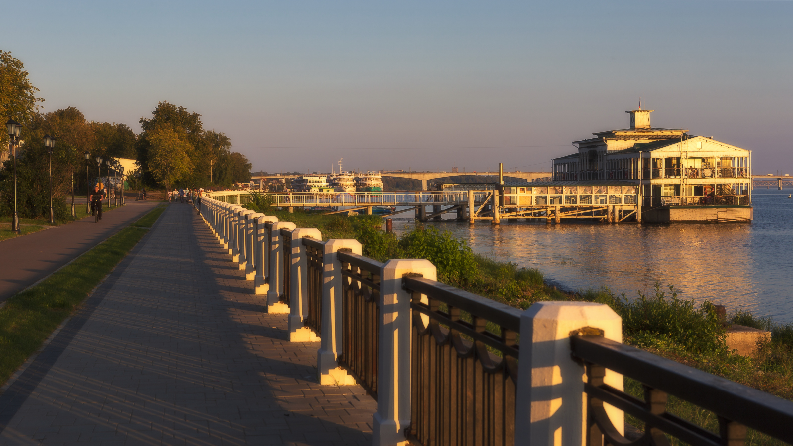 Набережная Костромы