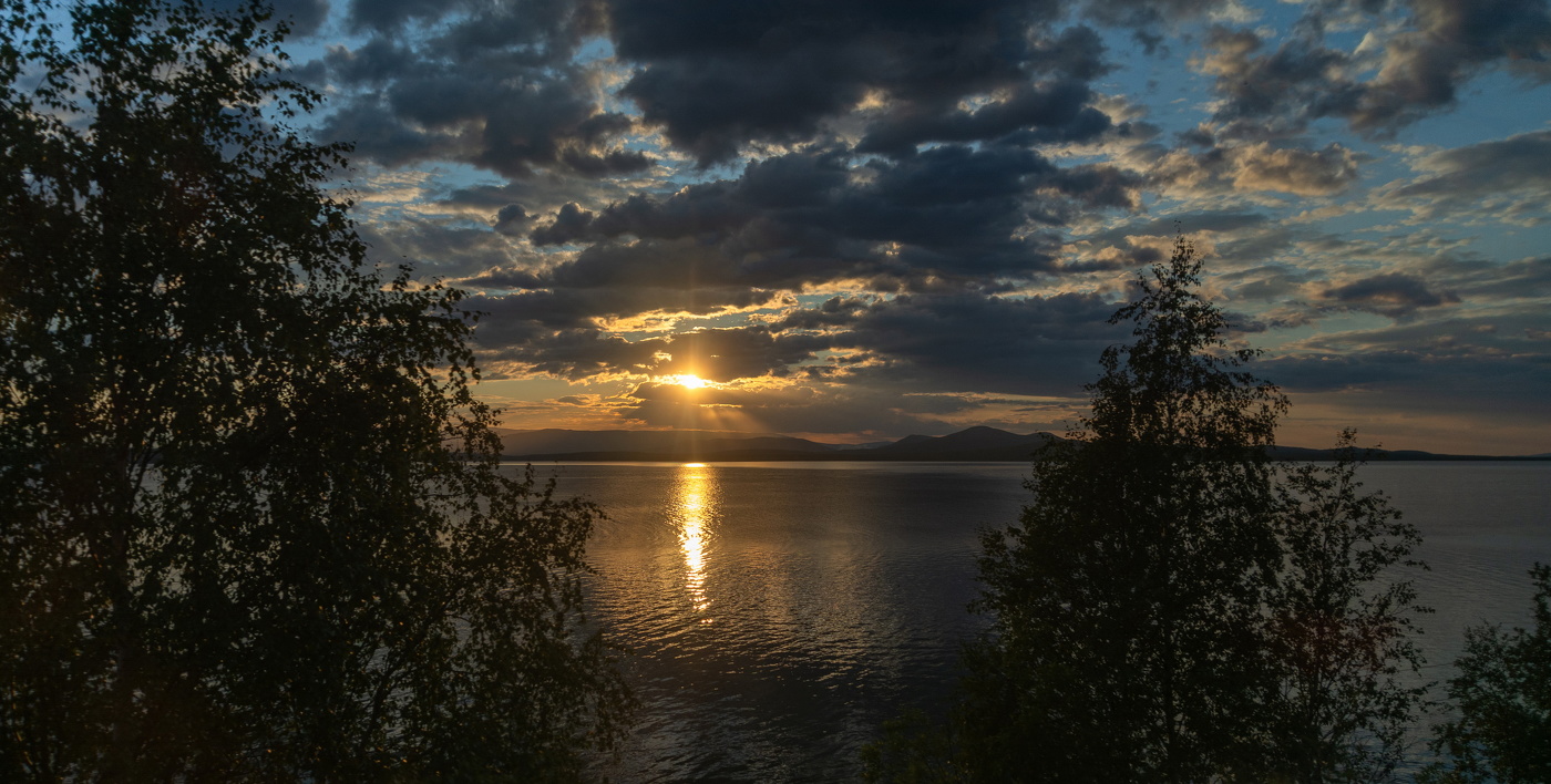 "Луч солнца золотого Туч скрыла пелена."