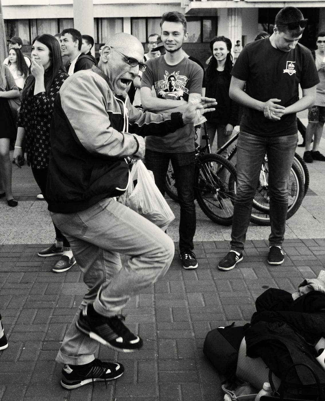 Весельчак У