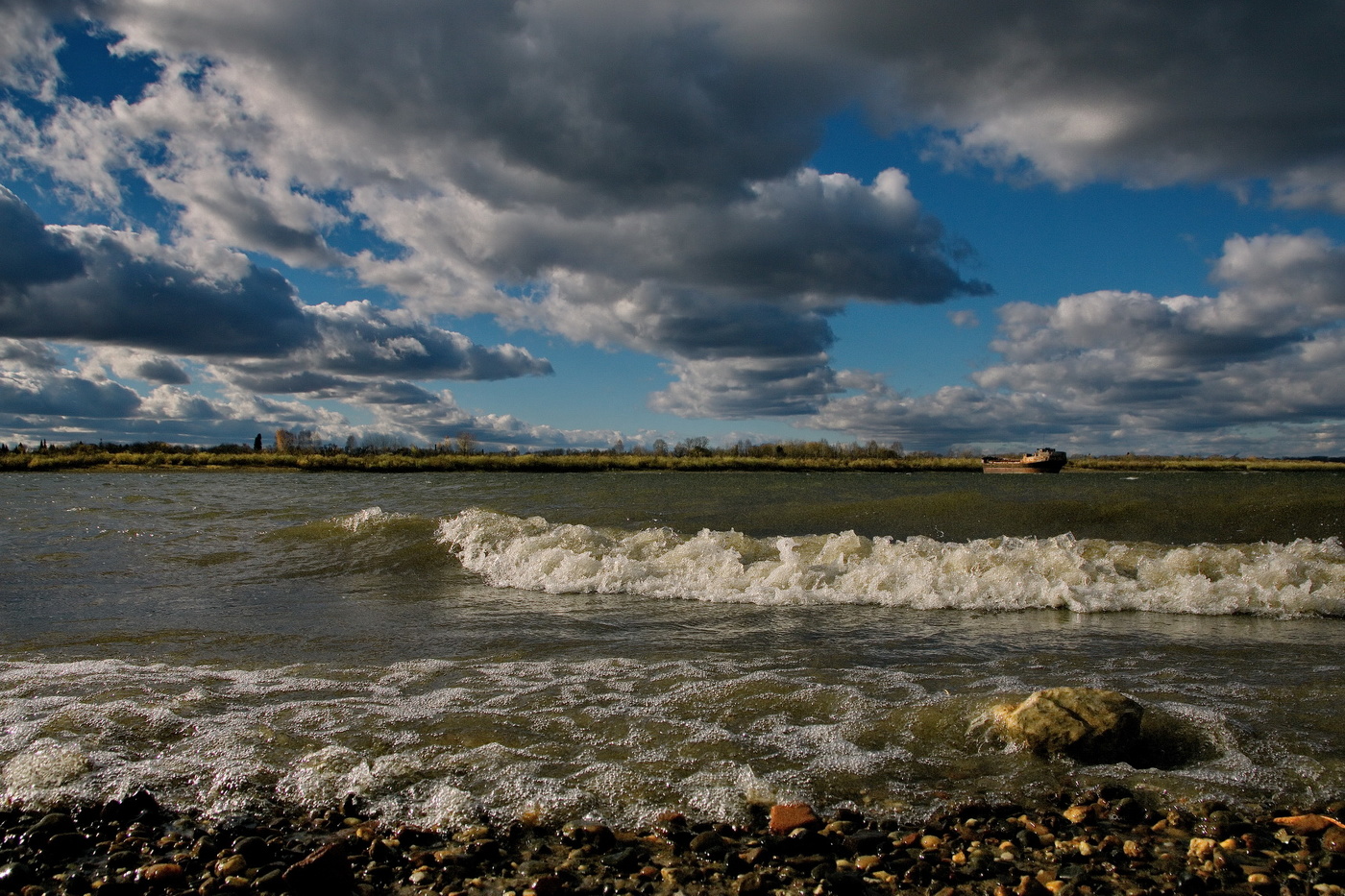 Осенняя река.