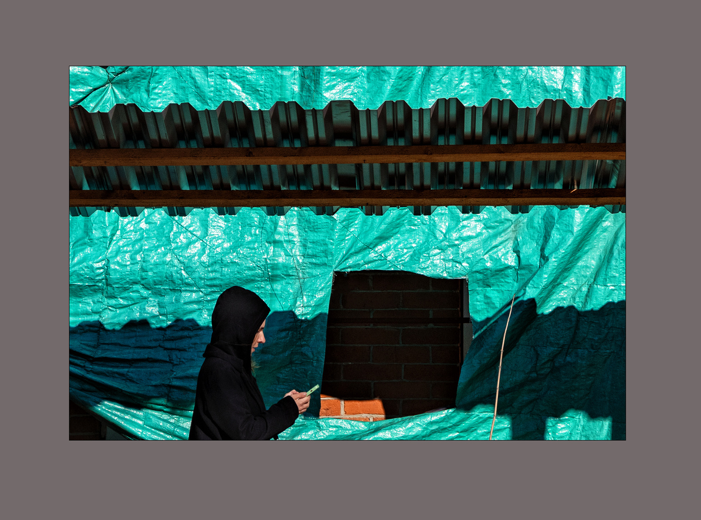 Опять от меня сбежала последняя электричка и я иду, иду, а шпалы висят надо мной, как обычно.