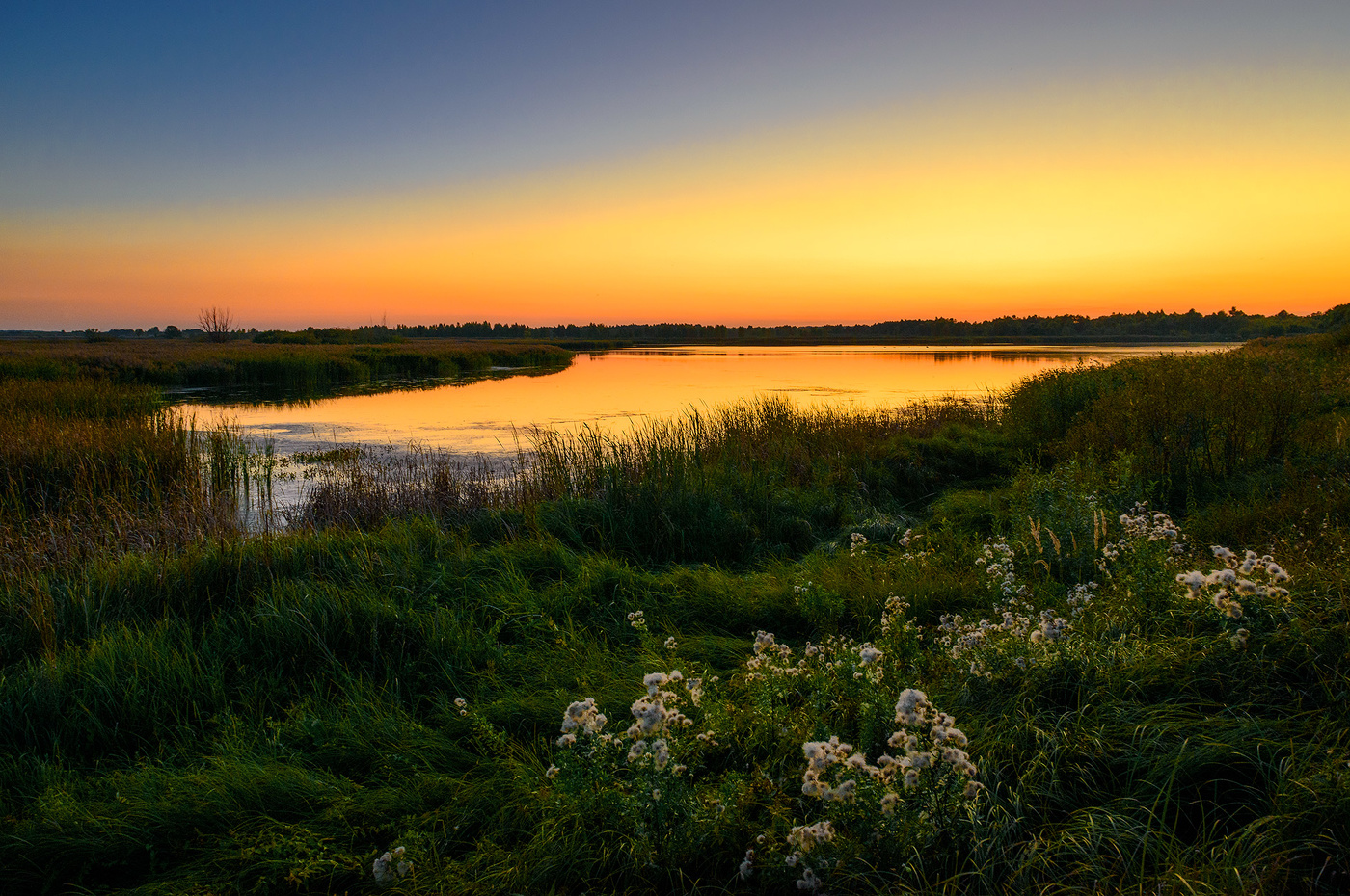 Закат уж догорал...