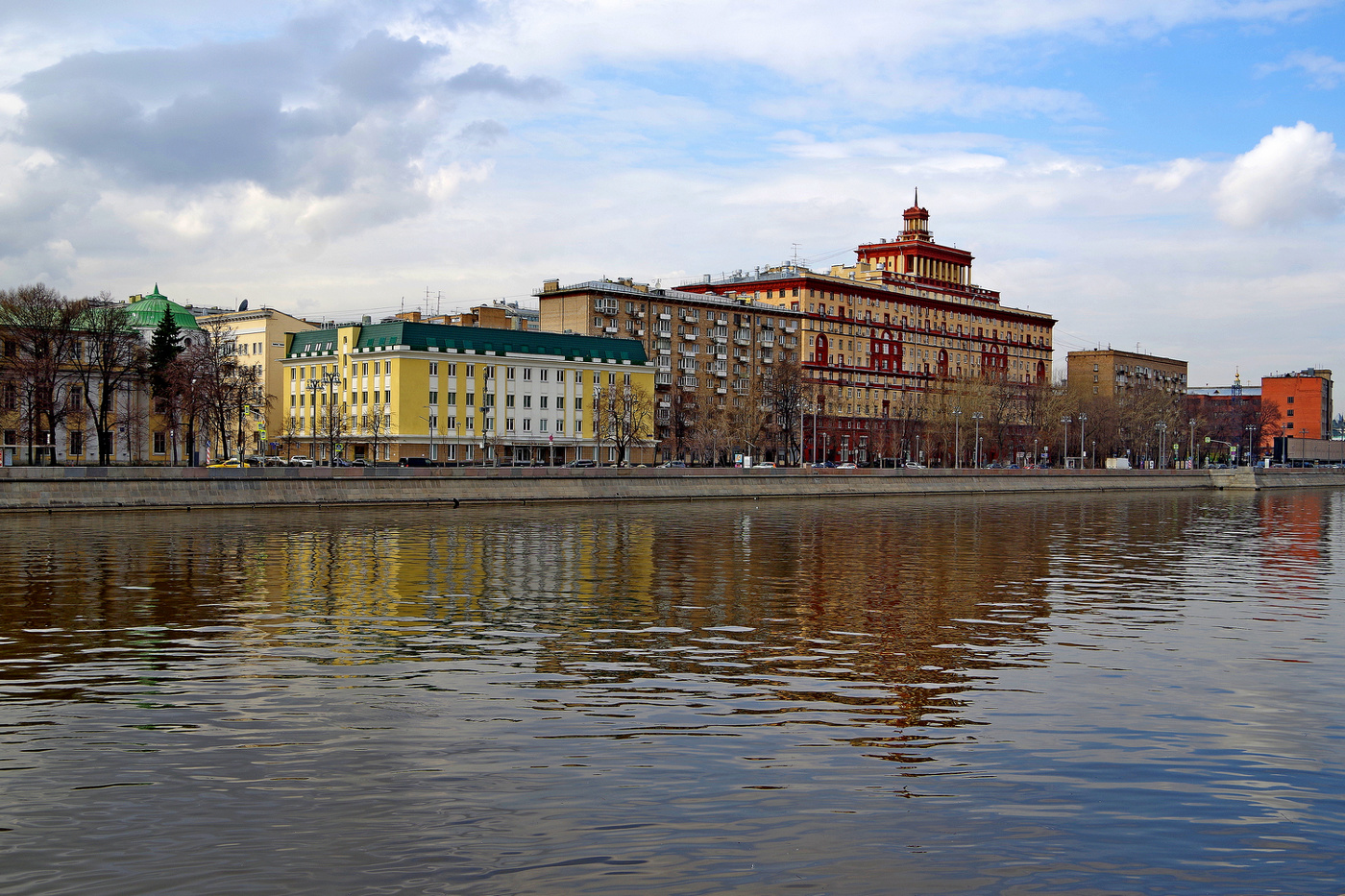 Космодамианская набережная