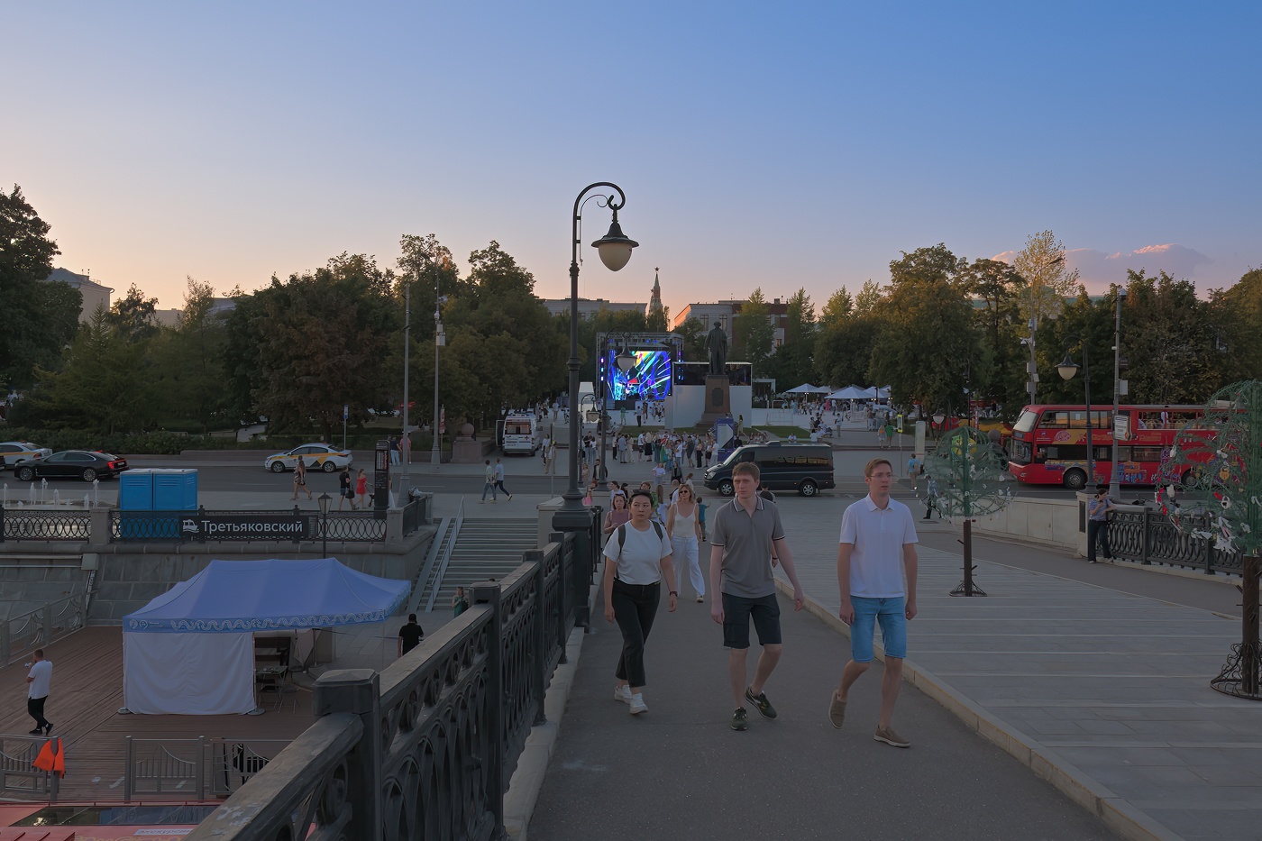 Возле Болотной площади