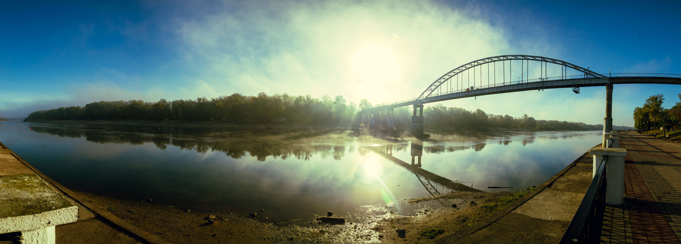 Пешеходный мост.