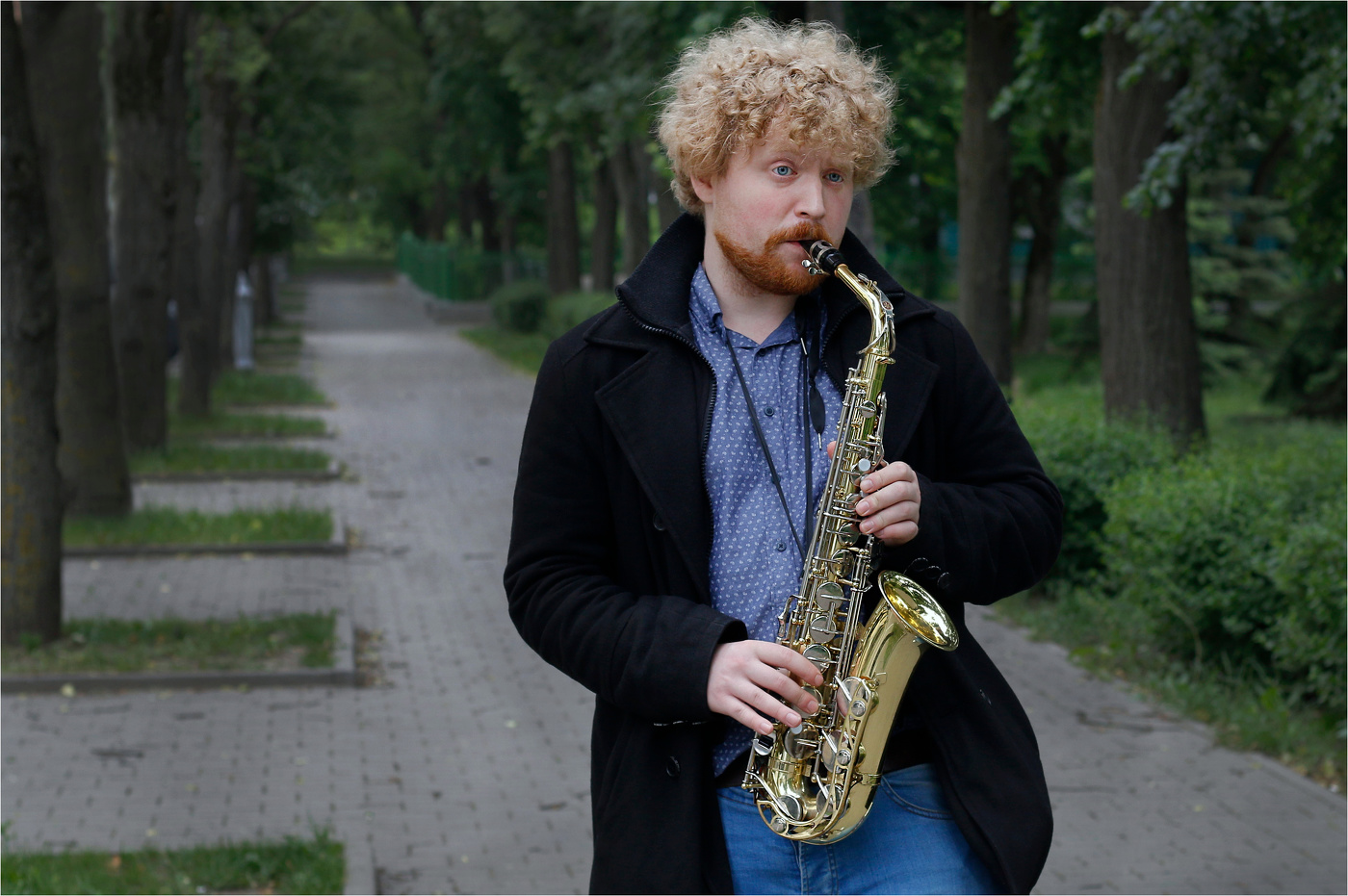 "Вот идёт по свету человек-чудак ..."