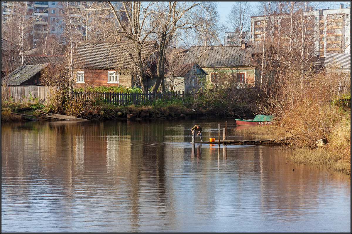 Город наступает.