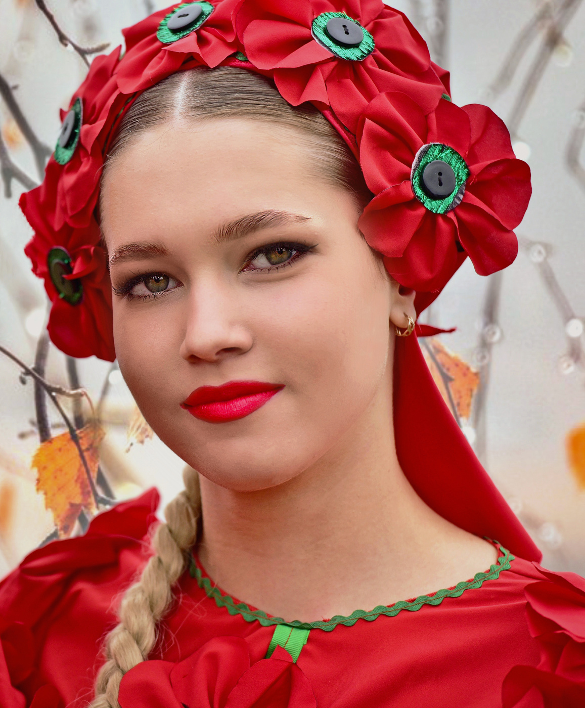 Солистка фольклорного ансамбля.