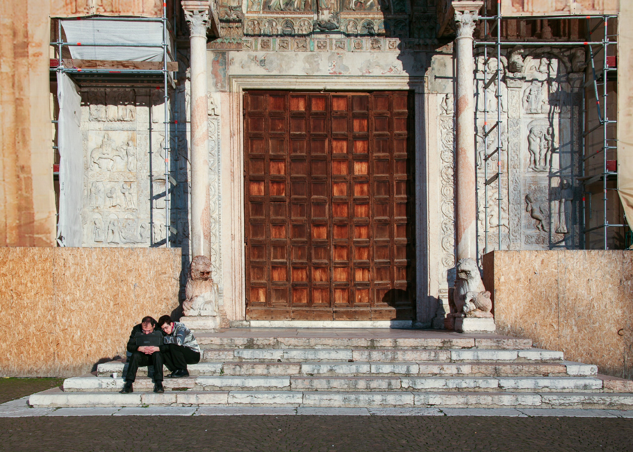 На Госуслуги надейся, а сам очередь занимай ..