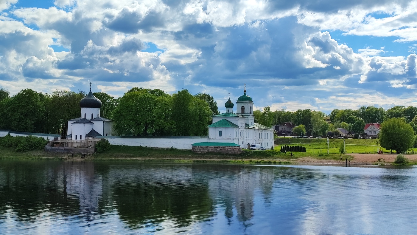 Монастырь в Пскове