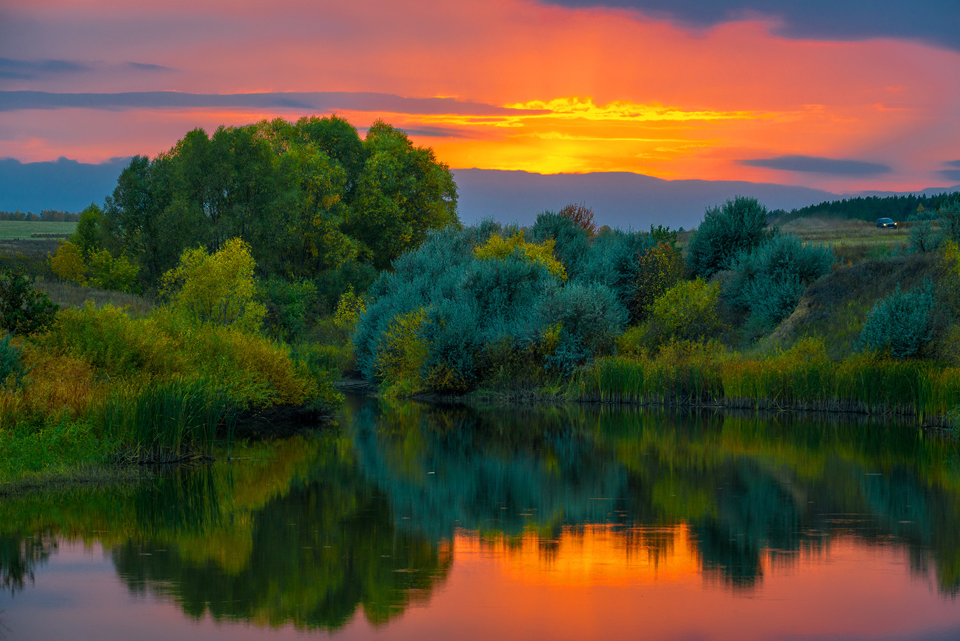 Закат уж догорал...