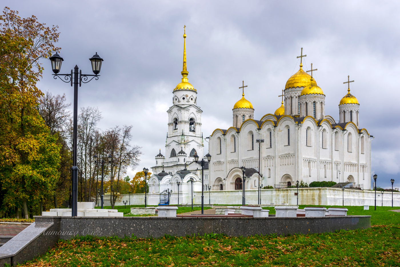 Успенский кафедральный собор в пасмурную погоду.