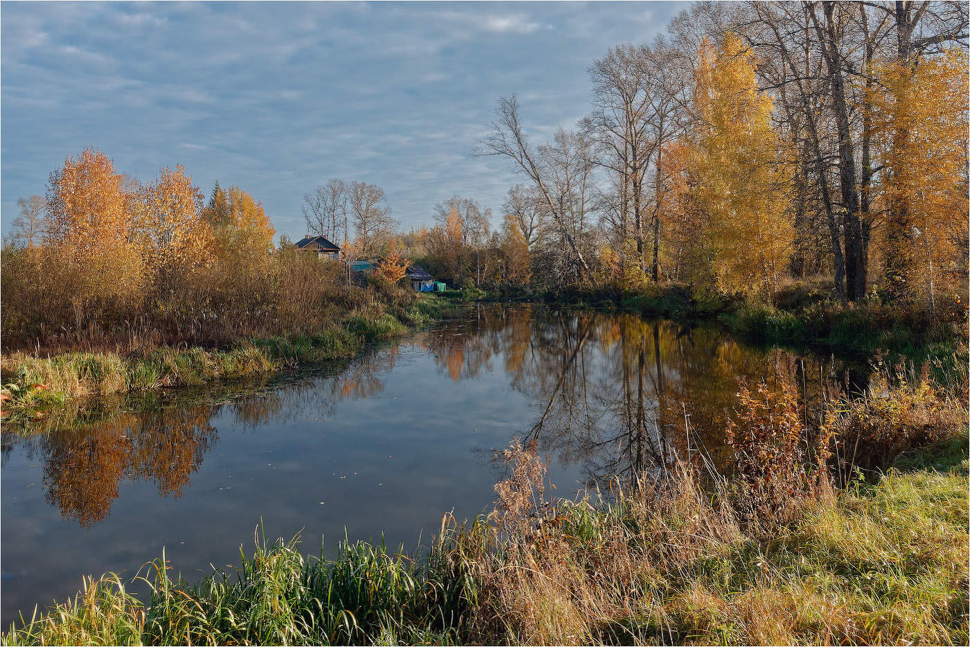 Домик у воды