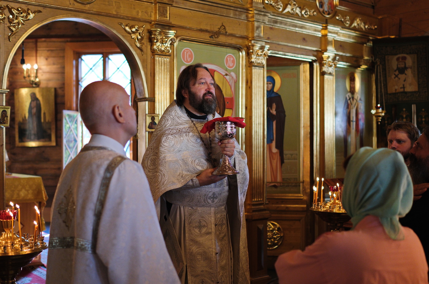 Монастырь. Праздничная служба.