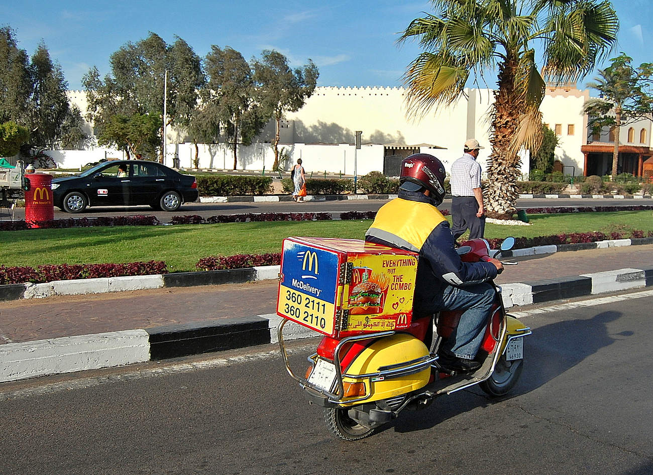 Развозчик фастфуда в Египте