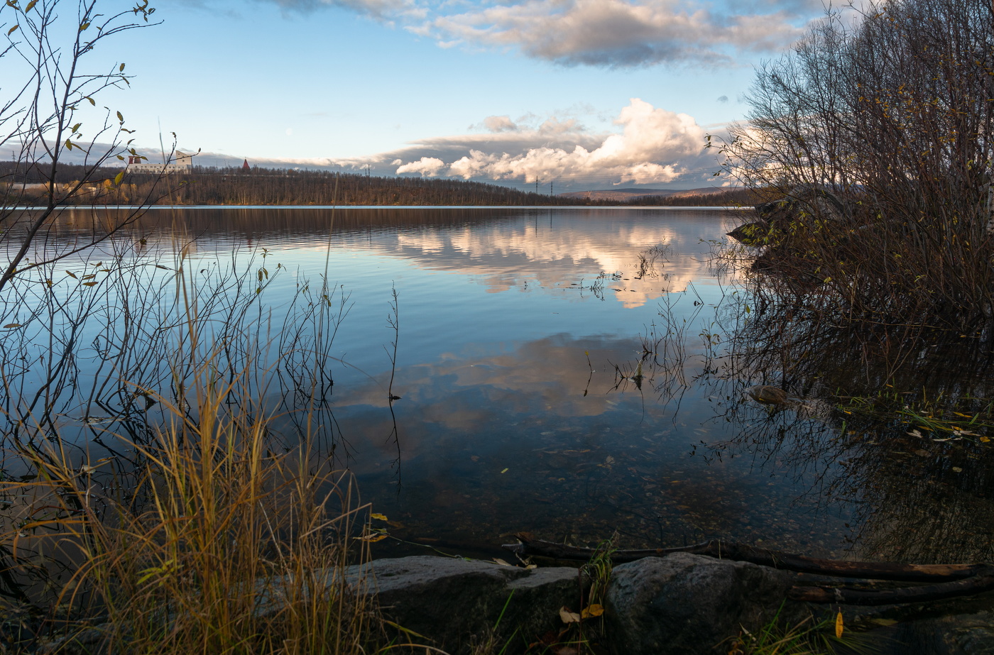 "летели облака, летели далеко ..."