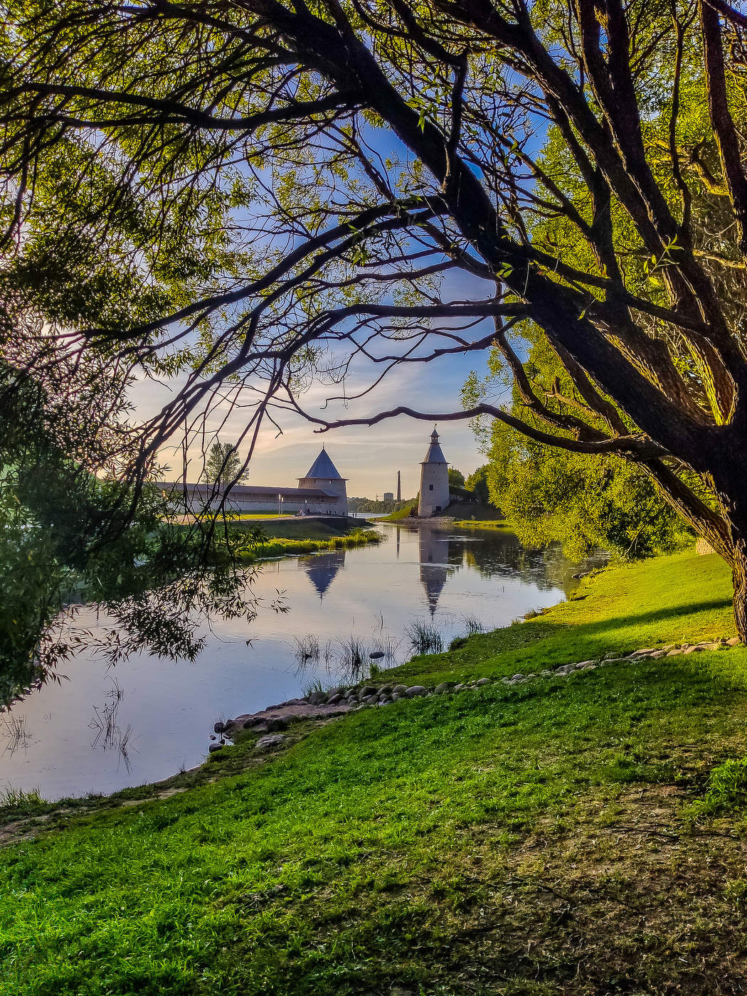 В Псковском Кроме вечереет...