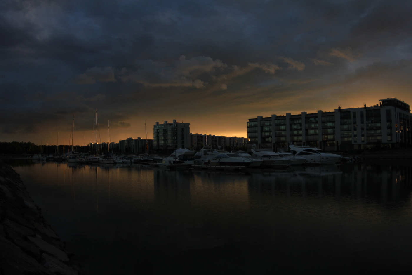 Близ тёмной ноченьки