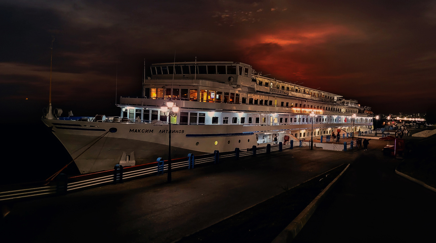 Круизный теплоход.