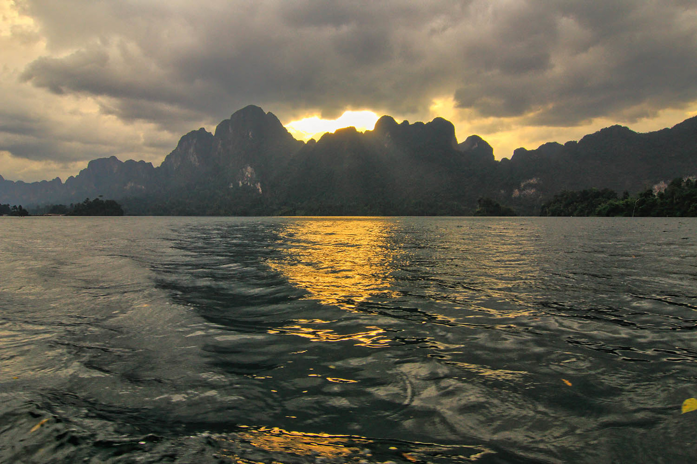 Закат на озере Чео-Лан