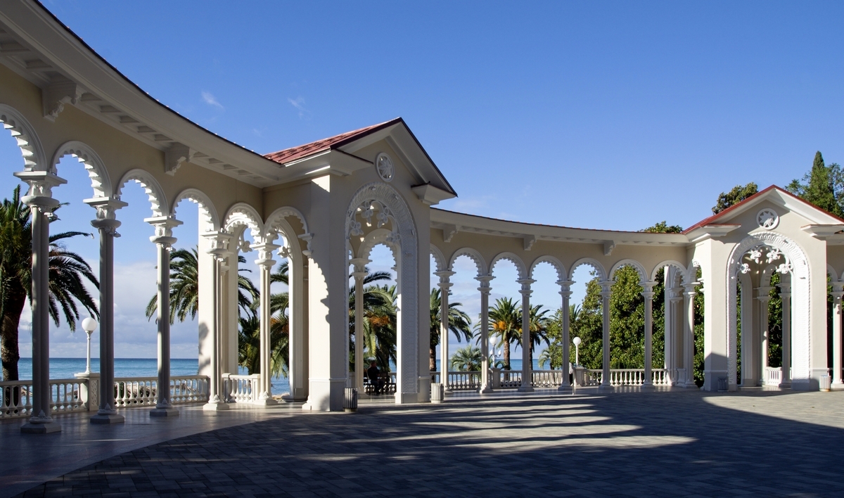 Колоннада в Гаграх.